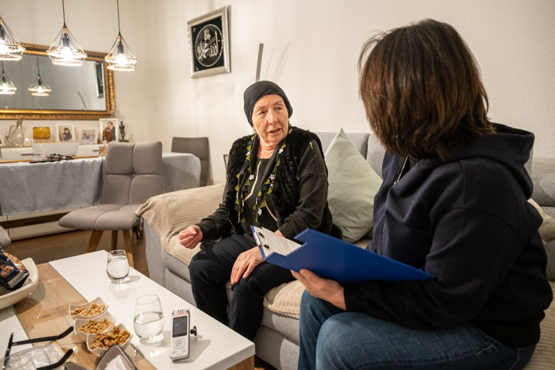 Fethiye Hanım im Gespräch mit Mehtap Ergün
